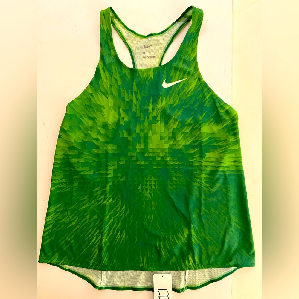 Nike green sport tank top size Medium NWT